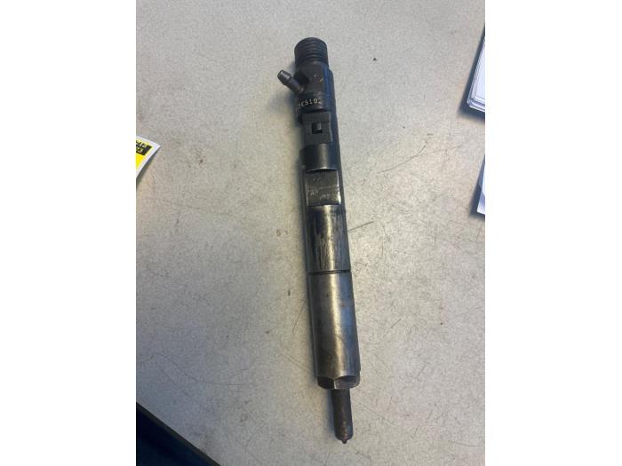 Usagé Injecteurs Renault Clio III (BR/CR) 1.5 dCi 70 Prix € 70,00 Règlement à la marge proposé par Umit Sloperij