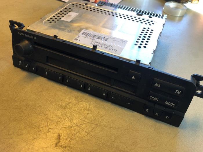 CD player from a BMW 3 serie Compact (E46/5) 316ti 16V 2005