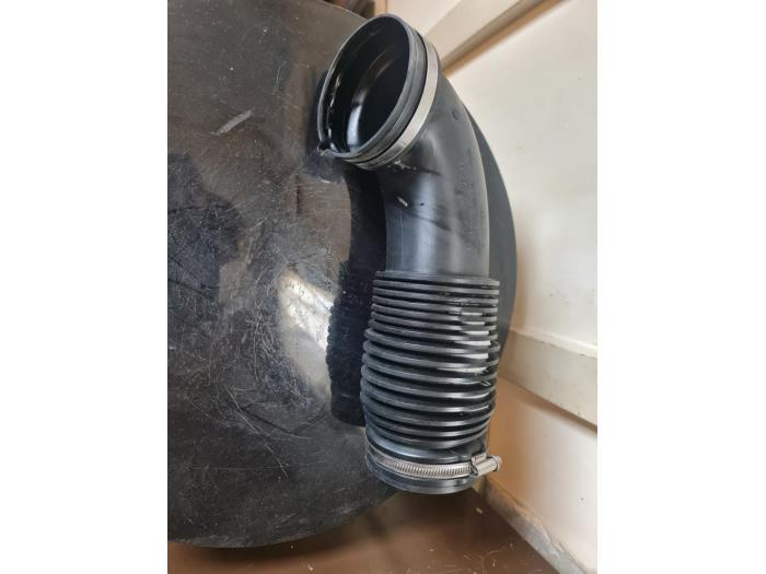 Usagé Tube intercooler Mercedes A (W176) 1.6 A-180 16V Prix € 40,00 Règlement à la marge proposé par Umit Sloperij