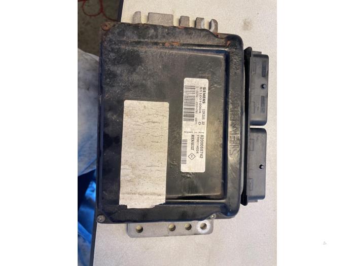 Used Engine management computer Renault Scénic I (JA) Price € 50,00 Margin scheme offered by Umit Sloperij