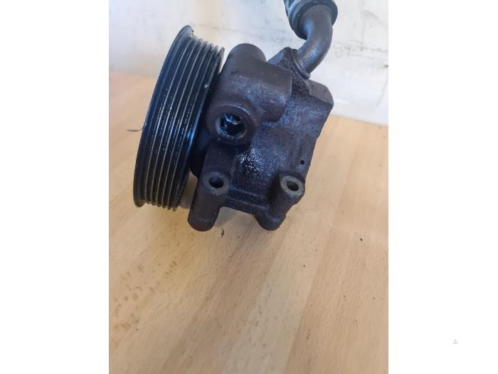Usagé Pompe de direction Ford Ka I 1.3i Prix € 30,00 Règlement à la marge proposé par Umit Sloperij