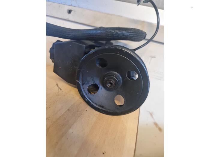 Usagé Pompe de direction Mercedes C Sportcoupé (C203) 2.0 C-180 16V Prix € 70,00 Règlement à la marge proposé par Umit Sloperij