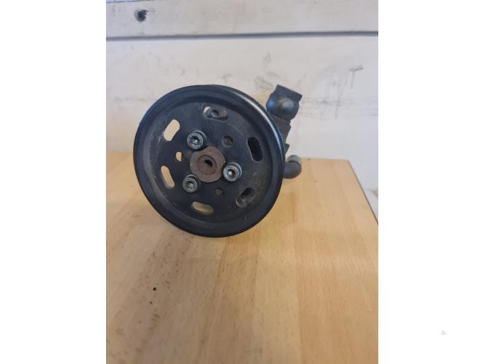 Usagé Pompe de direction Volkswagen Caddy III (2KA,2KH,2CA,2CH) 2.0 SDI Prix € 70,00 Règlement à la marge proposé par Umit Sloperij