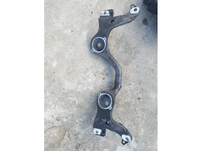 Usagé Support moteur Porsche Cayenne (9PA) 4.8 V8 32V Turbo Prix € 30,00 Règlement à la marge proposé par Umit Sloperij