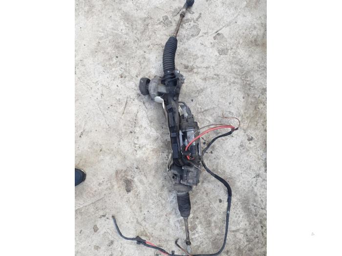 Steering box from a Volkswagen Touran (1T1/T2) 1.9 TDI 105 Euro 3 2006