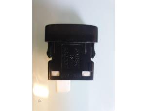 Used Central locking switch Daihatsu Cuore (L251/271/276) 1.0 12V DVVT Price € 10,00 Margin scheme offered by Umit Sloperij