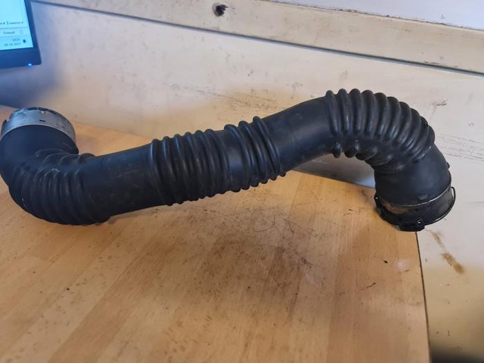 Gebrauchte Intercooler Schlauch Mercedes A (W176) 1.8 A-180 CDI 16V Autom. Preis € 15,00 Margenregelung angeboten von Umit Sloperij