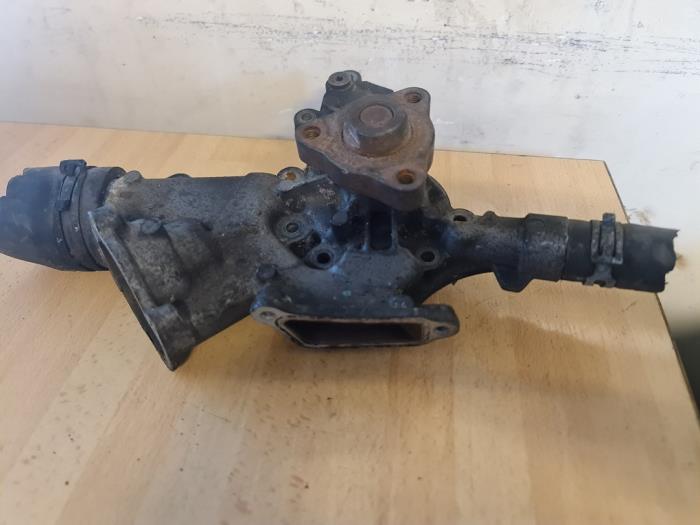 Używane Pompa wodna Opel Corsa C (F08/68) 1.0 12V Cena € 30,00 Procedura marży oferowane przez Umit Sloperij