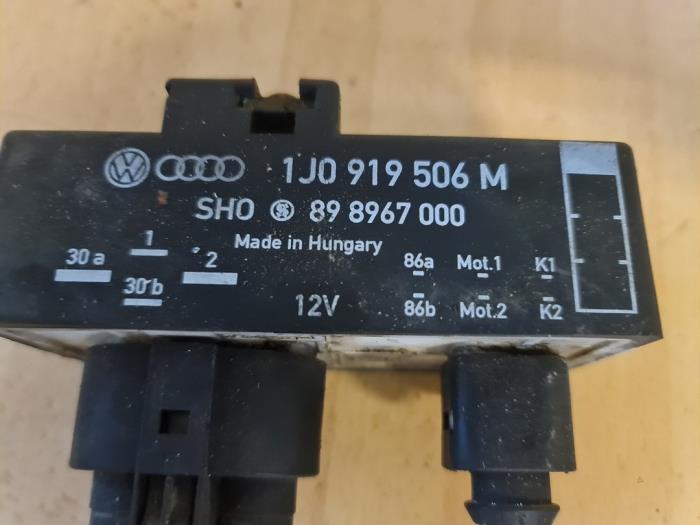 AC relay from a Volkswagen Polo V (6R)  2009
