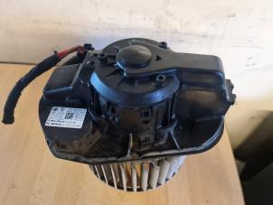 Used Heating and ventilation fan motor Volkswagen Touareg (7PA/PH) 3.0 TDI V6 24V Price € 100,00 Margin scheme offered by Umit Sloperij
