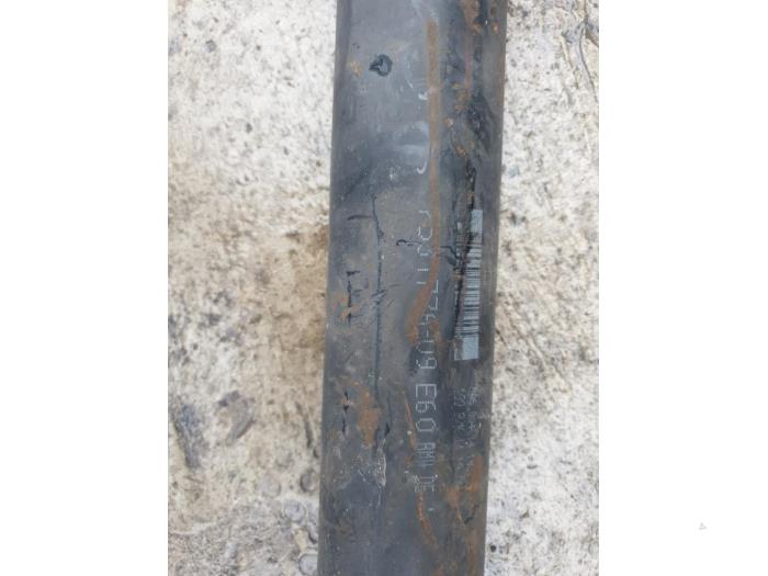 Usagé Arbre intermédiaire BMW 5 serie (E60) 530d 24V Prix € 100,00 Règlement à la marge proposé par Umit Sloperij