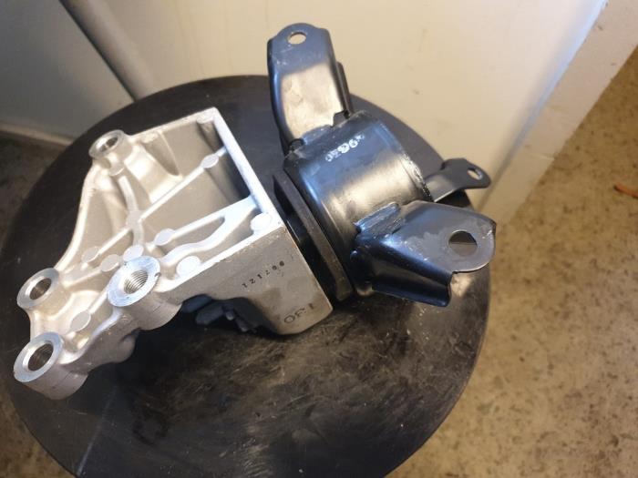 Gearbox mount from a Kia Picanto (JA) 1.0 T-GDI 12V 2020