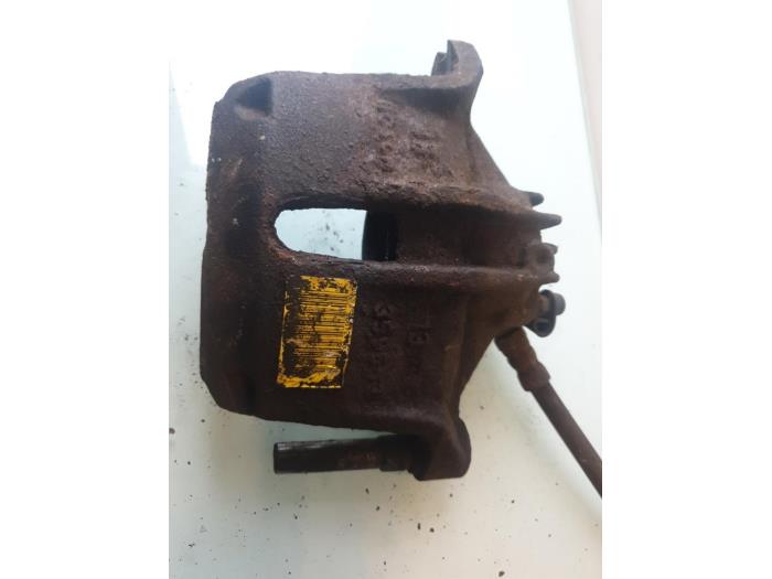 Gebrauchte Bremszange links vorne Peugeot 206 (2A/C/H/J/S) 1.4 XR,XS,XT,Gentry Preis € 15,00 Margenregelung angeboten von Umit Sloperij