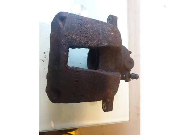 Gebrauchte Bremszange links vorne Peugeot 207/207+ (WA/WC/WM) 1.6 HDi 16V Preis € 35,00 Margenregelung angeboten von Umit Sloperij