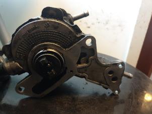 Usagé Pompe à vide (diesel) Volkswagen Touran (1T1/T2) 1.9 TDI 100 Prix € 45,00 Règlement à la marge proposé par Umit Sloperij
