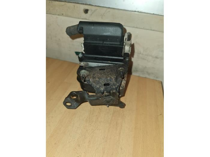 Begagnade ABS-pump Peugeot 407 SW (6E) 1.8 16V Pris € 100,00 Marginaltabell erbjuds av Umit Sloperij