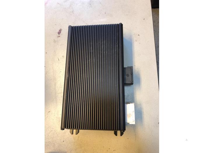 Radio amplifier from a Peugeot 607 (9D/U) 2.2 HDi 16V FAP 2004
