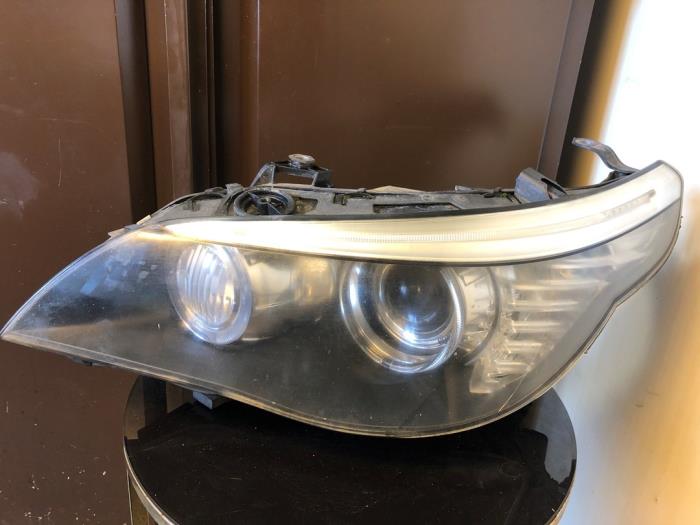 Używane Reflektor lewy BMW 5 serie (E60) 525d 24V Cena € 350,00 Procedura marży oferowane przez Umit Sloperij