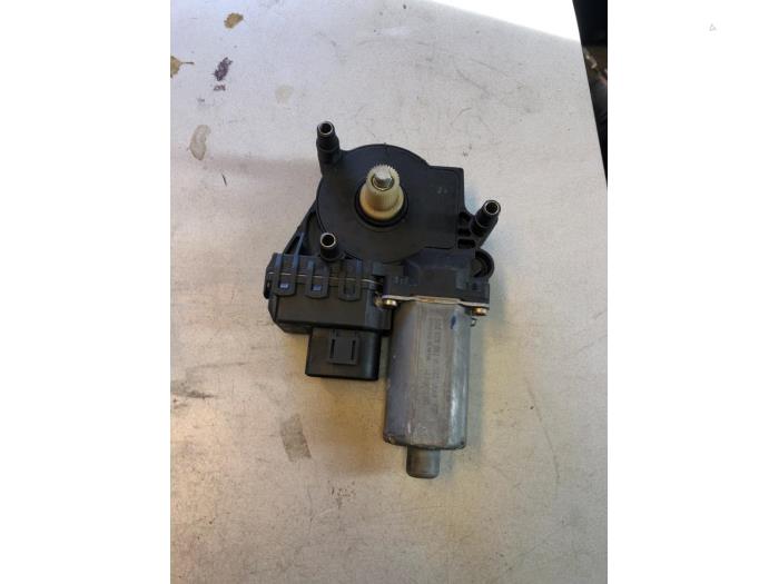 Usados Motor de ventanilla de puerta Audi A6 Precio € 35,00 Norma de margen ofrecido por Umit Sloperij