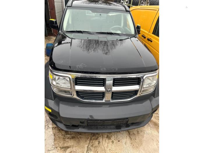 Używane Maska Dodge Nitro Cena € 80,00 Procedura marży oferowane przez Umit Sloperij