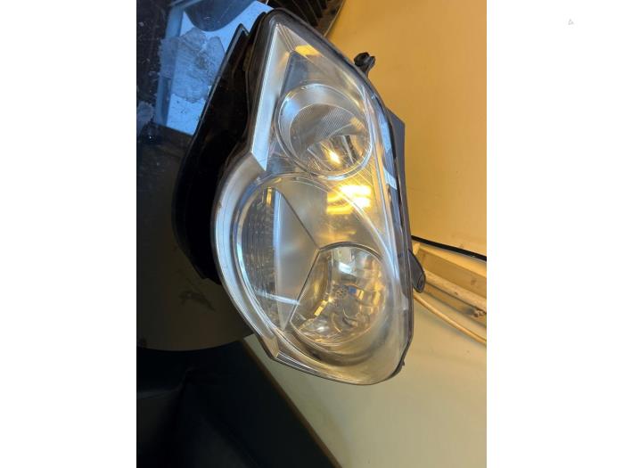 Używane Reflektor lewy Volkswagen Polo Cena € 50,00 Procedura marży oferowane przez Umit Sloperij