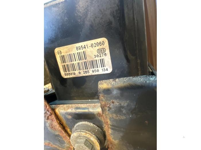 Begagnade ABS-pump Jaguar X-type 2.2 D 16V Pris € 45,00 Marginaltabell erbjuds av Umit Sloperij