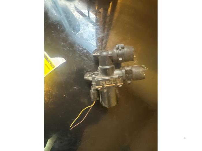 Begagnade Extra vattenpump BMW 5 serie (E60) 530i 24V Pris € 25,00 Marginaltabell erbjuds av Umit Sloperij
