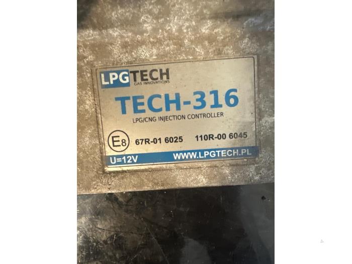 Usados Módulo GLP BMW 5 serie Touring (E39) 523i 24V Precio € 40,00 Norma de margen ofrecido por Umit Sloperij