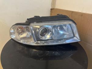 Usagé Phare droit Audi A4 Avant (B5) 1.9 TDI Prix € 50,00 Règlement à la marge proposé par Umit Sloperij