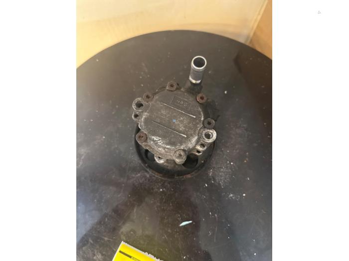 Usagé Pompe de direction Renault Trafic New (JL) 2.0 16V Prix € 50,00 Règlement à la marge proposé par Umit Sloperij