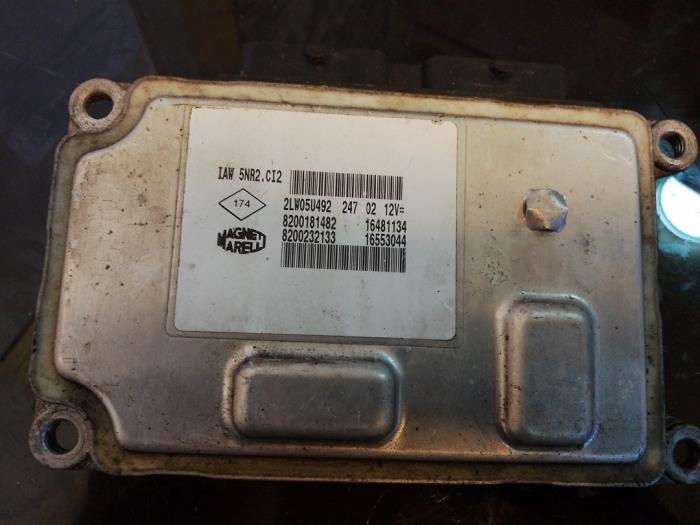 Used Automatic gearbox computer Renault Clio II (BB/CB) 1.2 16V Price € 50,00 Margin scheme offered by Umit Sloperij