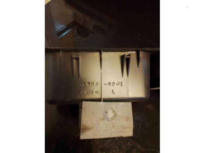 Usados Interruptor combinado de ventanillas Suzuki Swift (ZA/ZC/ZD1/2/3/9) 1.3 VVT 16V 4x4 Precio € 20,00 Norma de margen ofrecido por Umit Sloperij