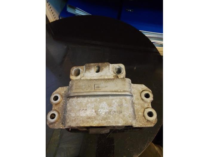 Used Engine mount Volkswagen Touran (1T1/T2) 1.9 TDI 105 Euro 3 Price € 15,00 Margin scheme offered by Umit Sloperij