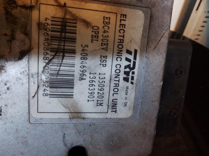 Usagé Bloc ABS Opel Signum (F48) 3.0 CDTI V6 24V Prix € 30,00 Règlement à la marge proposé par Umit Sloperij
