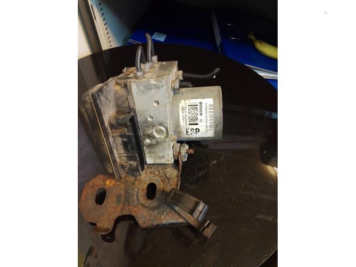 Begagnade ABS-pump Fiat Punto III (199) 1.3 JTD Multijet Start&Stop 16V Pris € 25,00 Marginaltabell erbjuds av Umit Sloperij
