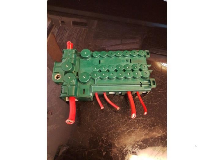 Gebrauchte Stromverteiler BMW 5 serie (E39) 540i 32V Preis € 25,00 Margenregelung angeboten von Umit Sloperij