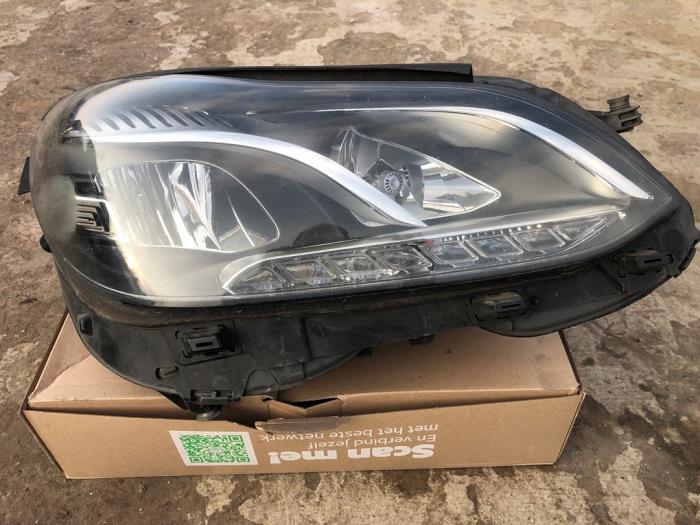 Używane Reflektor prawy Mercedes E (W212) E-220 CDI 16V BlueEfficiency,BlueTEC Cena € 500,00 Procedura marży oferowane przez Umit Sloperij