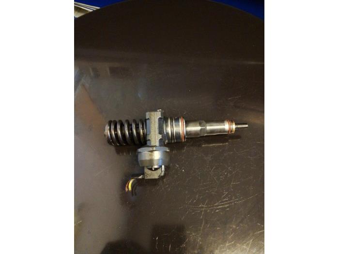 Usagé Injecteurs Volkswagen Polo IV (9N1/2/3) 1.4 TDI 75 Prix € 40,00 Règlement à la marge proposé par Umit Sloperij