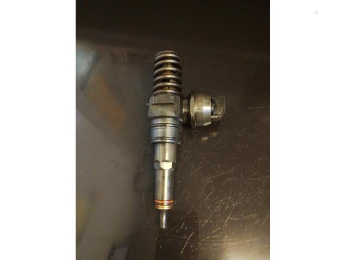 Usagé Injecteurs Volkswagen Passat (3B2) 1.9 TDi 115 Prix € 40,00 Règlement à la marge proposé par Umit Sloperij