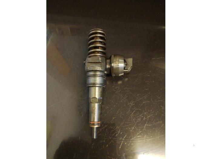 Usagé Injecteurs Volkswagen Passat (3B2) 1.9 TDi 115 Prix € 40,00 Règlement à la marge proposé par Umit Sloperij