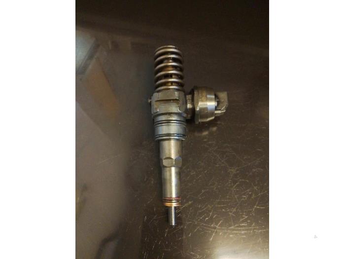 Usagé Injecteurs Volkswagen Passat (3B2) 1.9 TDi 115 Prix € 40,00 Règlement à la marge proposé par Umit Sloperij