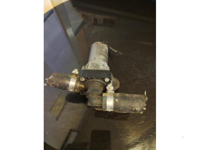 Begagnade Extra vattenpump BMW 5 serie (E60) 525i 24V Pris € 25,00 Marginaltabell erbjuds av Umit Sloperij
