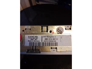 Radio van een Audi A3 (8P1) 2.0 16V FSI 2004