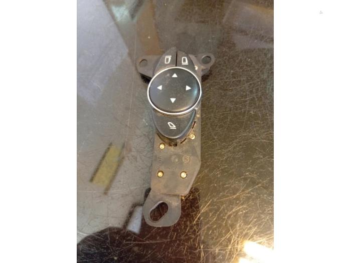 Wing mirror switch
