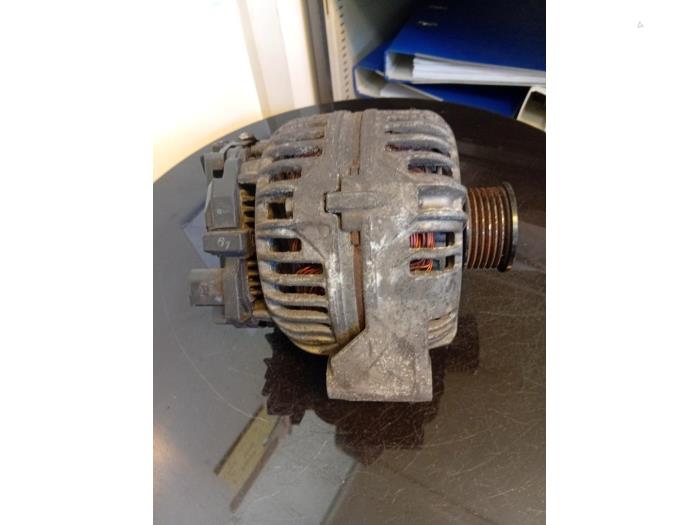 Gebrauchte Dynamo Mercedes C (W203) 2.6 C-240 V6 18V Preis € 70,00 Margenregelung angeboten von Umit Sloperij