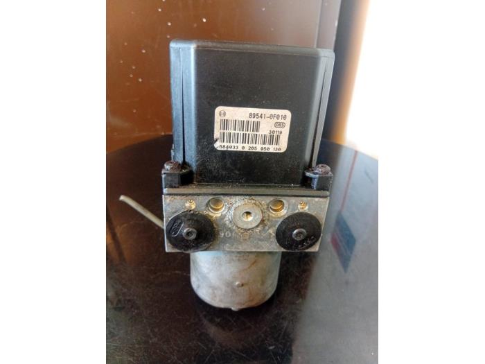 Begagnade ABS-pump Toyota Corolla Verso (R10/11) 1.8 16V VVT-i Pris € 60,00 Marginaltabell erbjuds av Umit Sloperij