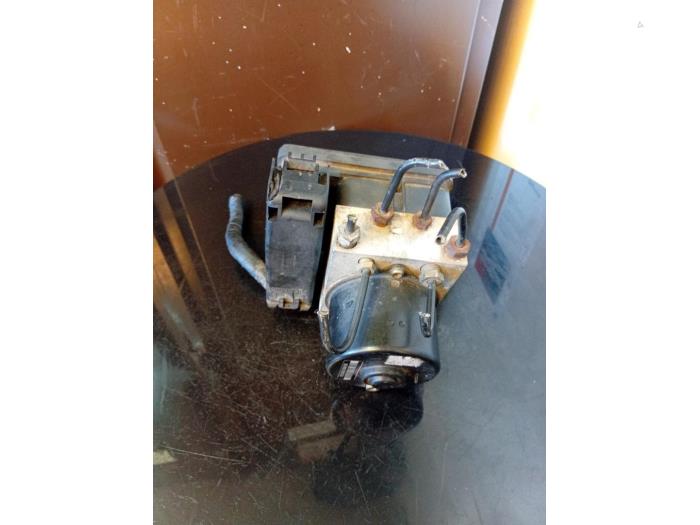 Begagnade ABS-pump Ford Fiesta 5 (JD/JH) 1.3 Pris € 35,00 Marginaltabell erbjuds av Umit Sloperij