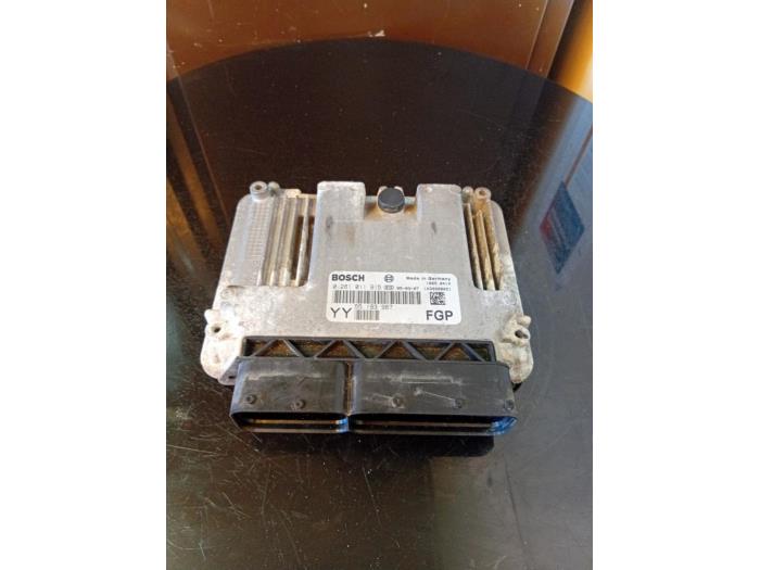 Used Engine management computer Opel Vectra C Caravan 1.9 CDTI 16V Price € 50,00 Margin scheme offered by Umit Sloperij