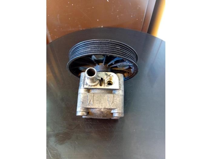 Usagé Pompe de direction Volvo S80 (TR/TS) 2.8 T6 24V Prix € 30,00 Règlement à la marge proposé par Umit Sloperij