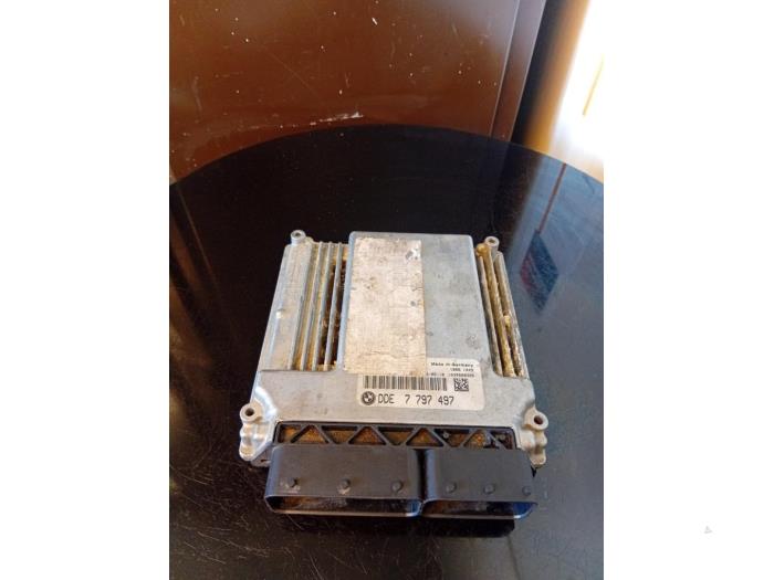Used Engine management computer BMW 3 serie (E90) 330d 24V Price € 75,00 Margin scheme offered by Umit Sloperij